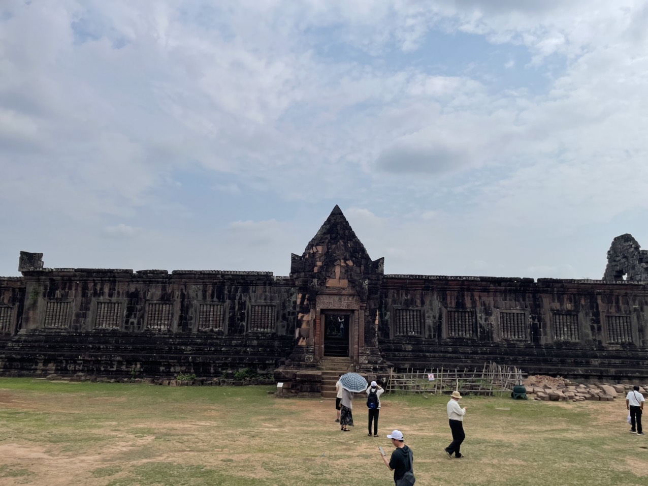 Tham quan ngôi đền cổ nhất Lào - Wat Phou